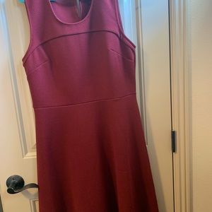 Woman’s maroon sleeveless dress size large.